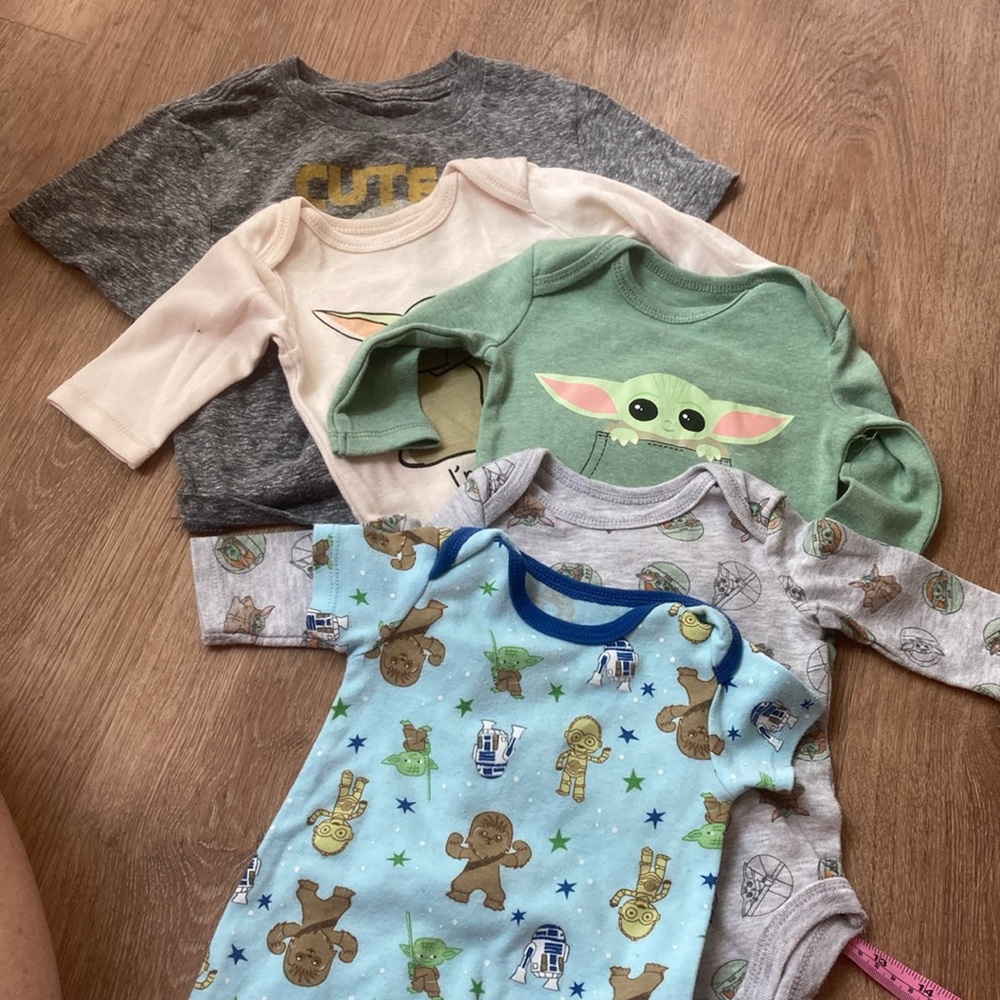 Star Wars baby bundle of 5. onesies 0-3 months like new & gray tee is 12 months